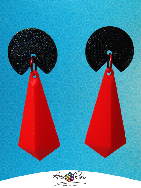 diseño de aretes Piramide 4 Lados rojo