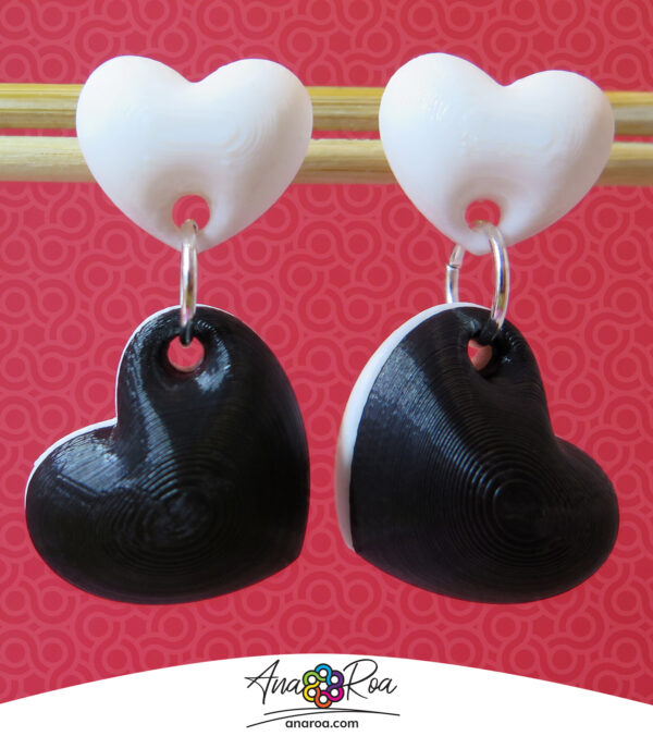 ARETES CORAZONES X2 BLANCO NEGRO