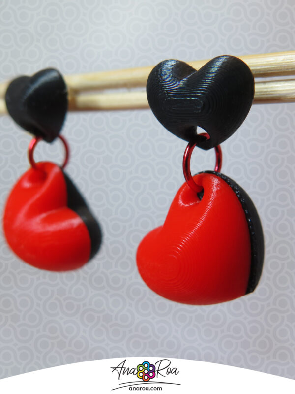 ARETES CORAZONES X2 NEGRO ROJO