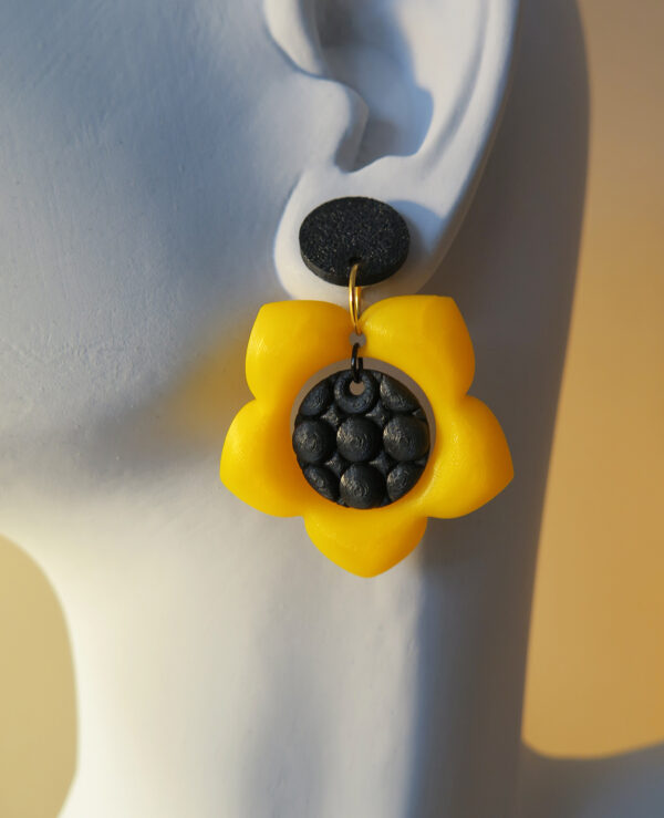 Diseño de Aretes Flor 3D Amarillo Portada