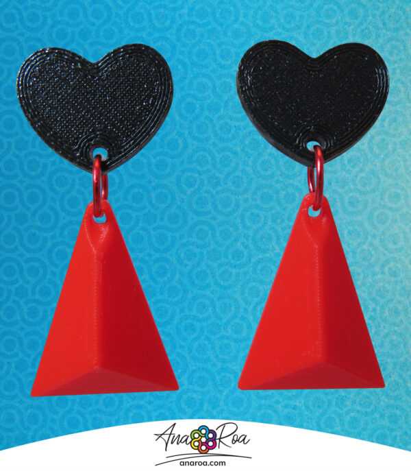 diseño de aretes Piramide 3 Lados rojo