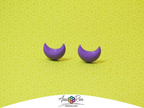 DISEÑO DE ARETES MODELO MINI MEDIA LUNA MORADO