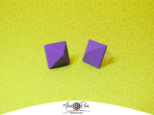 DISEÑO DE ARETES MODELO MINI PIRÁMIDE MORADO