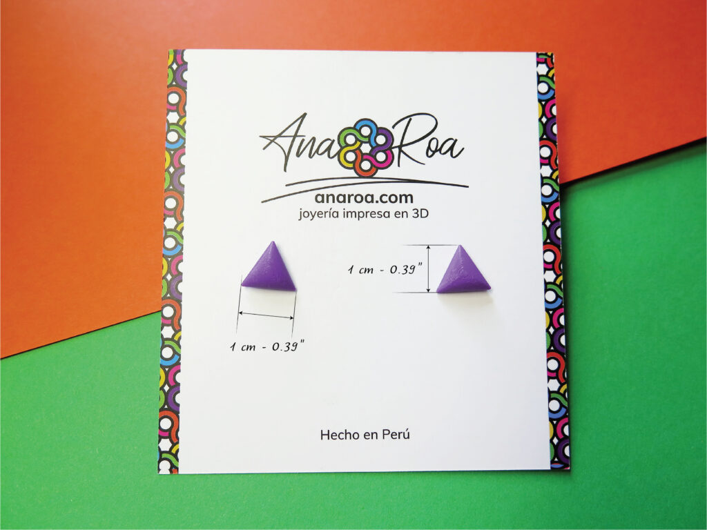 TARJETA DISEÑO DE ARETES MODELO MINI TRIÁNGULO GLOBO MORADO