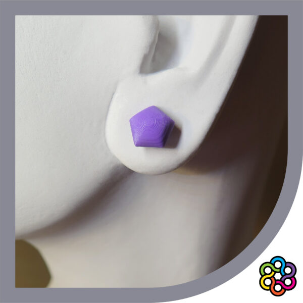 DISEÑO DE ARETES MODELO MINI PENTÁGONO GLOBO MORADO