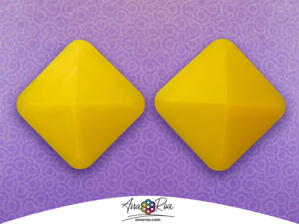 DISEÑO DE ARETES MODELO PIRÁMIDE MEDIANA 3D AMARILLO