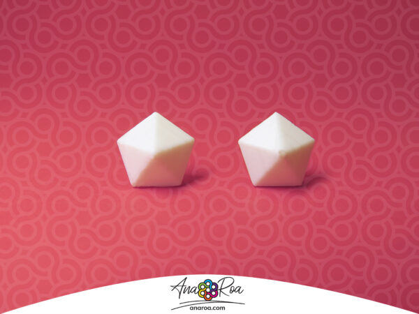 DISEÑO DE ARETES MODELO MINI PENTÁGONO 3D BLANCO